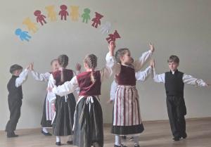 Naujienos „ Meninis  choreografinis projektas „Mes visi skirtingi, bet mes visi kartu““ galerija. Nuotrauka 7 iš 19