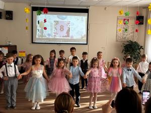 Naujienos „Kovo-8 šventė“ galerija. Nuotrauka 1 iš 11
