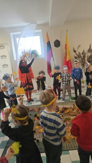Naujienos „Pramoga ,,Rudens fėjos ir vėjo stebuklai““ galerija. Nuotrauka 25 iš 26