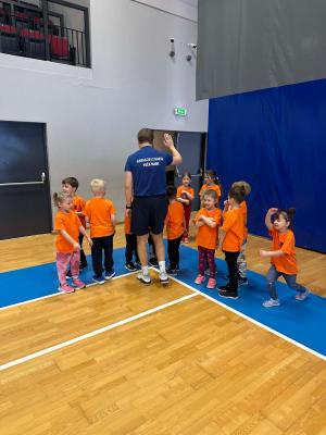 Naujienos „Išvyka į Knašiaus krepšinio mokyklą“ galerija. Nuotrauka 7 iš 17