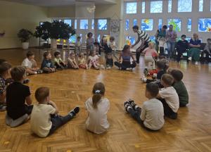Naujienos „Sportinė pramoga ,,Treniruokis su mumis““ galerija. Nuotrauka 1 iš 11