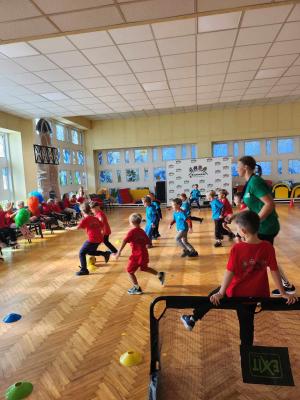 Naujienos „Sportinė pramoga ,,Žaidžiam futbolą su draugais"“ galerija. Nuotrauka 2 iš 16