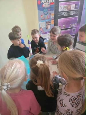 Naujienos „Edukacinis užsiėmimas Klaipėdos universiteto EduTech STEAM laboratorijoje“ galerija. Nuotrauka 10 iš 18