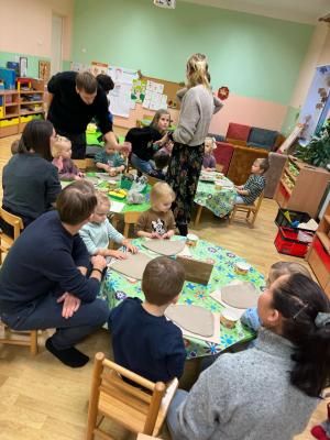Naujienos „Edukacinis užsiėmimas ,,Pasigamink molinį žaislą pats"“ galerija. Nuotrauka 1 iš 4
