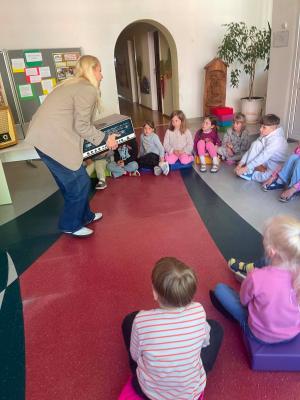 Naujienos „Pažintinis edukacinis užsiėmimas „Kelionė į radijo pasaulį““ galerija. Nuotrauka 24 iš 24