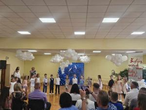 Naujienos „Išleistuvių šventinis renginys  ,,Švytury, surask mums kelią į mokslo šalį”“ galerija. Nuotrauka 3 iš 10
