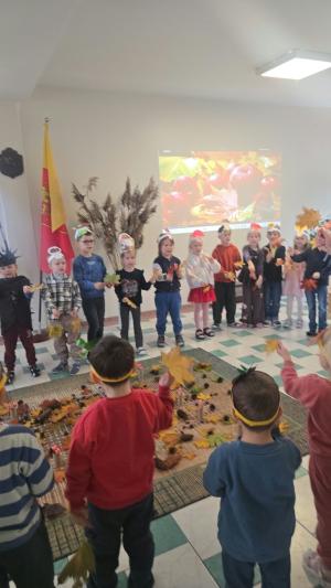 Naujienos „Pramoga ,,Rudens fėjos ir vėjo stebuklai““ galerija. Nuotrauka 23 iš 26