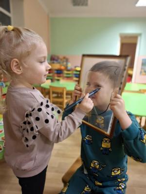 Naujienos „Socialinio emocinio ugdymo savaitė ,,Draugystės traukinys““ galerija. Nuotrauka 25 iš 36