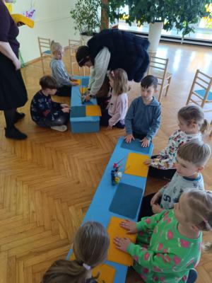 Naujienos „Kūrybinė kalbos ir muzikos savaitė ,,Čiurlionio pasaulis vaikų akimis““ galerija. Nuotrauka 7 iš 16