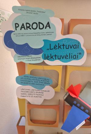 Naujienos „Kūrybinių darbų paroda ,,Lėktuvai, lėktuvėliai““ galerija. Nuotrauka 2 iš 8