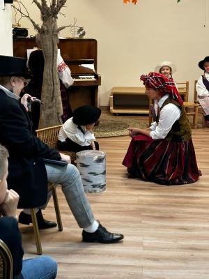 Naujienos „Ir suprašė žvirblis puotą“ galerija. Nuotrauka 7 iš 15