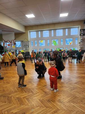 Naujienos „Pramoga ,,Lapai sukasi ratu, eikš pašoksime kartu"“ galerija. Nuotrauka 14 iš 22