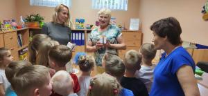 Naujienos „Išleistuvių šventinis renginys  ,,Švytury, surask mums kelią į mokslo šalį”“ galerija. Nuotrauka 5 iš 10