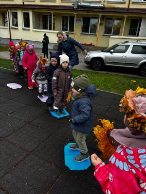 Naujienos „Rudenėlio šėlsmas darželio kieme“ galerija. Nuotrauka 7 iš 10