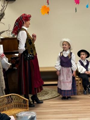 Naujienos „Ir suprašė žvirblis puotą“ galerija. Nuotrauka 10 iš 15