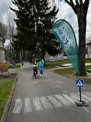 Naujienos „Mokomės važiuoti dviračiu“ galerija. Nuotrauka 4 iš 16