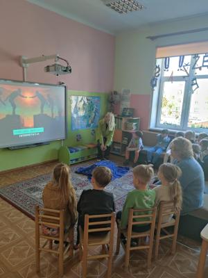 Naujienos „Kūrybinė kalbos ir muzikos savaitė ,,Čiurlionio pasaulis vaikų akimis““ galerija. Nuotrauka 8 iš 16