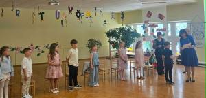 Naujienos „Išleistuvių šventė ,,Lik sveikas, darželi““ galerija. Nuotrauka 12 iš 16