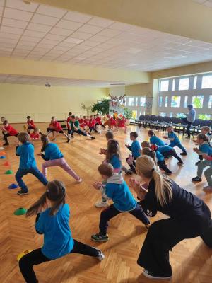 Naujienos „Sportinė pramoga ,,Žaidžiam futbolą su draugais"“ galerija. Nuotrauka 4 iš 16