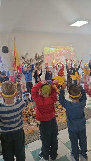 Naujienos „Pramoga ,,Rudens fėjos ir vėjo stebuklai““ galerija. Nuotrauka 21 iš 26