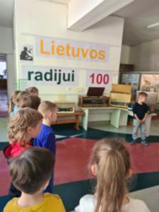 Naujienos „Pažintinis edukacinis užsiėmimas „Kelionė į radijo pasaulį““ galerija. Nuotrauka 21 iš 24