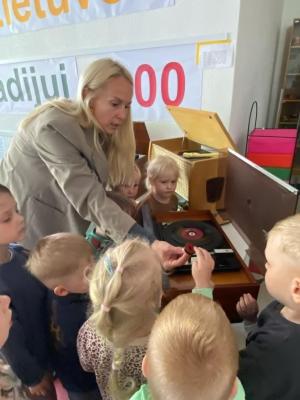 Naujienos „Pažintinis edukacinis užsiėmimas „Kelionė į radijo pasaulį““ galerija. Nuotrauka 20 iš 24