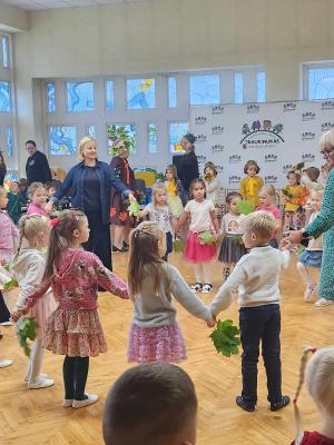 Naujienos „Pramoga ,,Lapai sukasi ratu, eikš pašoksime kartu"“ galerija. Nuotrauka 13 iš 22