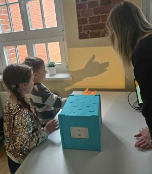 Naujienos „Edukacinis užsiėmimas Klaipėdos universiteto EduTech STEAM laboratorijoje“ galerija. Nuotrauka 14 iš 18