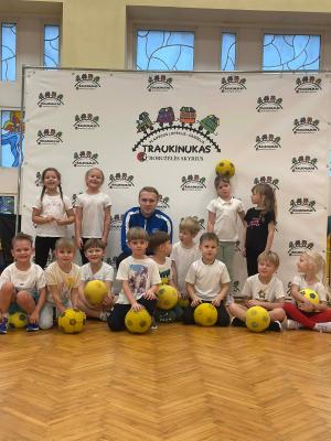 Naujienos „Projekto ,,Futboliukas“ renginys su futbolo atstovu“ galerija. Nuotrauka 5 iš 11
