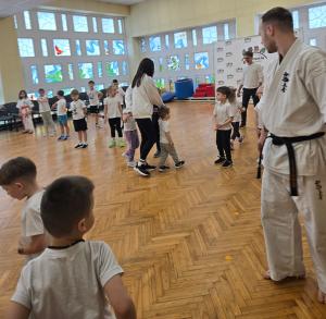 Naujienos „Projekto ,,Susipažinkime su sporto šakomis“ užsiėmimas“ galerija. Nuotrauka 14 iš 16