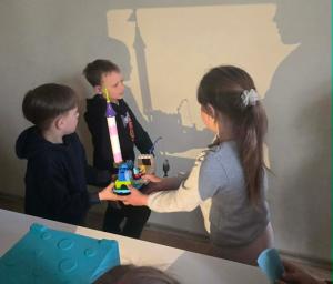 Naujienos „Edukacinis užsiėmimas Klaipėdos universiteto EduTech STEAM laboratorijoje“ galerija. Nuotrauka 13 iš 18