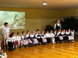 Naujienos „Už girių girių ugnelė dega“ galerija. Nuotrauka 4 iš 19