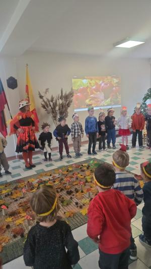 Naujienos „Pramoga ,,Rudens fėjos ir vėjo stebuklai““ galerija. Nuotrauka 17 iš 26