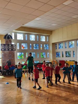 Naujienos „Sportinė pramoga ,,Žaidžiam futbolą su draugais"“ galerija. Nuotrauka 6 iš 16