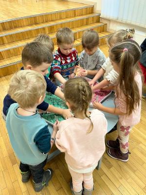 Naujienos „Edukacinis užsiėmimas „Kiekvienam paukšteliui savi nameliai““ galerija. Nuotrauka 3 iš 9