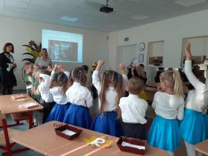 Naujienos „Kultūrinis-edukacinis renginys ,,Spalvotas ruduo M. K. Čiurlionio garsais  ir spalvomis““ galerija. Nuotrauka 2 iš 9
