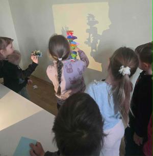 Naujienos „Edukacinis užsiėmimas Klaipėdos universiteto EduTech STEAM laboratorijoje“ galerija. Nuotrauka 11 iš 18