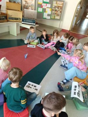 Naujienos „Pažintinis edukacinis užsiėmimas „Kelionė į radijo pasaulį““ galerija. Nuotrauka 16 iš 24