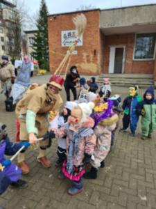 Naujienos „Užgavėnių šventė „Tram-pam-pam žiemą varom tam““ galerija. Nuotrauka 15 iš 19