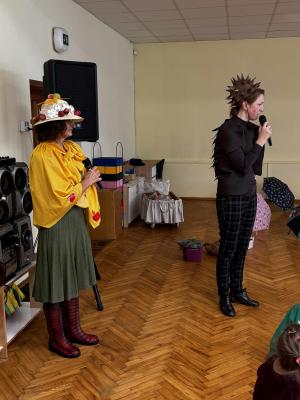 Naujienos „Rudeninė pramoga ,,Obuolių fėjos ir ežiuko rudenėlis““ galerija. Nuotrauka 17 iš 25
