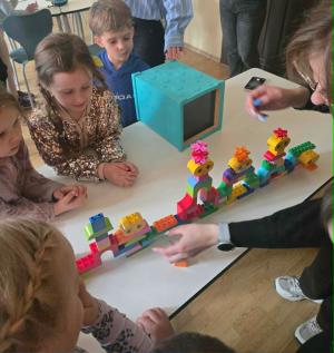 Naujienos „Edukacinis užsiėmimas Klaipėdos universiteto EduTech STEAM laboratorijoje“ galerija. Nuotrauka 1 iš 18