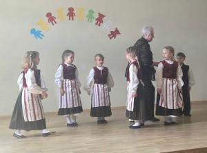 Naujienos „ Meninis  choreografinis projektas „Mes visi skirtingi, bet mes visi kartu““ galerija. Nuotrauka 12 iš 19