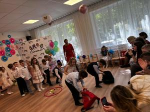 Naujienos „Suskambo išleistuvių skambutis“ galerija. Nuotrauka 18 iš 24