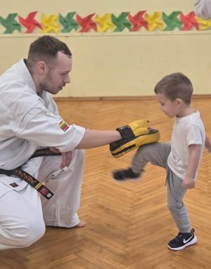 Naujienos „Projekto ,,Susipažinkime su sporto šakomis“ užsiėmimas“ galerija. Nuotrauka 12 iš 16