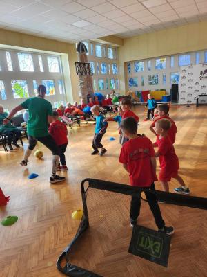 Naujienos „Sportinė pramoga ,,Žaidžiam futbolą su draugais"“ galerija. Nuotrauka 8 iš 16