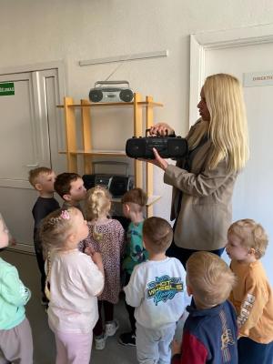 Naujienos „Pažintinis edukacinis užsiėmimas „Kelionė į radijo pasaulį““ galerija. Nuotrauka 14 iš 24