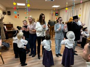 Naujienos „Ir suprašė žvirblis puotą“ galerija. Nuotrauka 13 iš 15