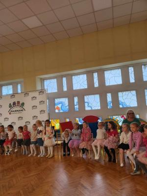 Naujienos „Pramoga ,,Lapai sukasi ratu, eikš pašoksime kartu"“ galerija. Nuotrauka 10 iš 22