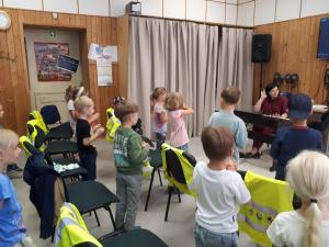 Naujienos „Edukacinis užsiėmimas ,,Kas tas džiazas?““ galerija. Nuotrauka 3 iš 5
