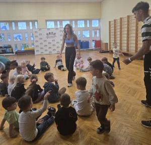 Naujienos „Sportinė pramoga ,,Treniruokis su mumis““ galerija. Nuotrauka 7 iš 11